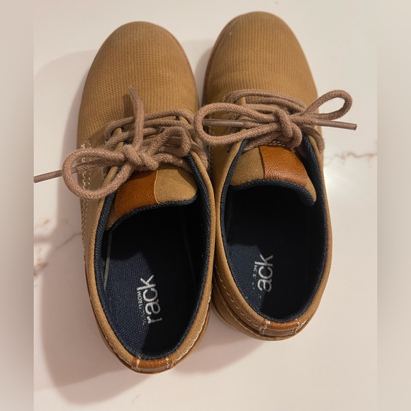 Nordstrom Rack Boys Tan Loafer Shoe Size 1 - Picture 5 of 8